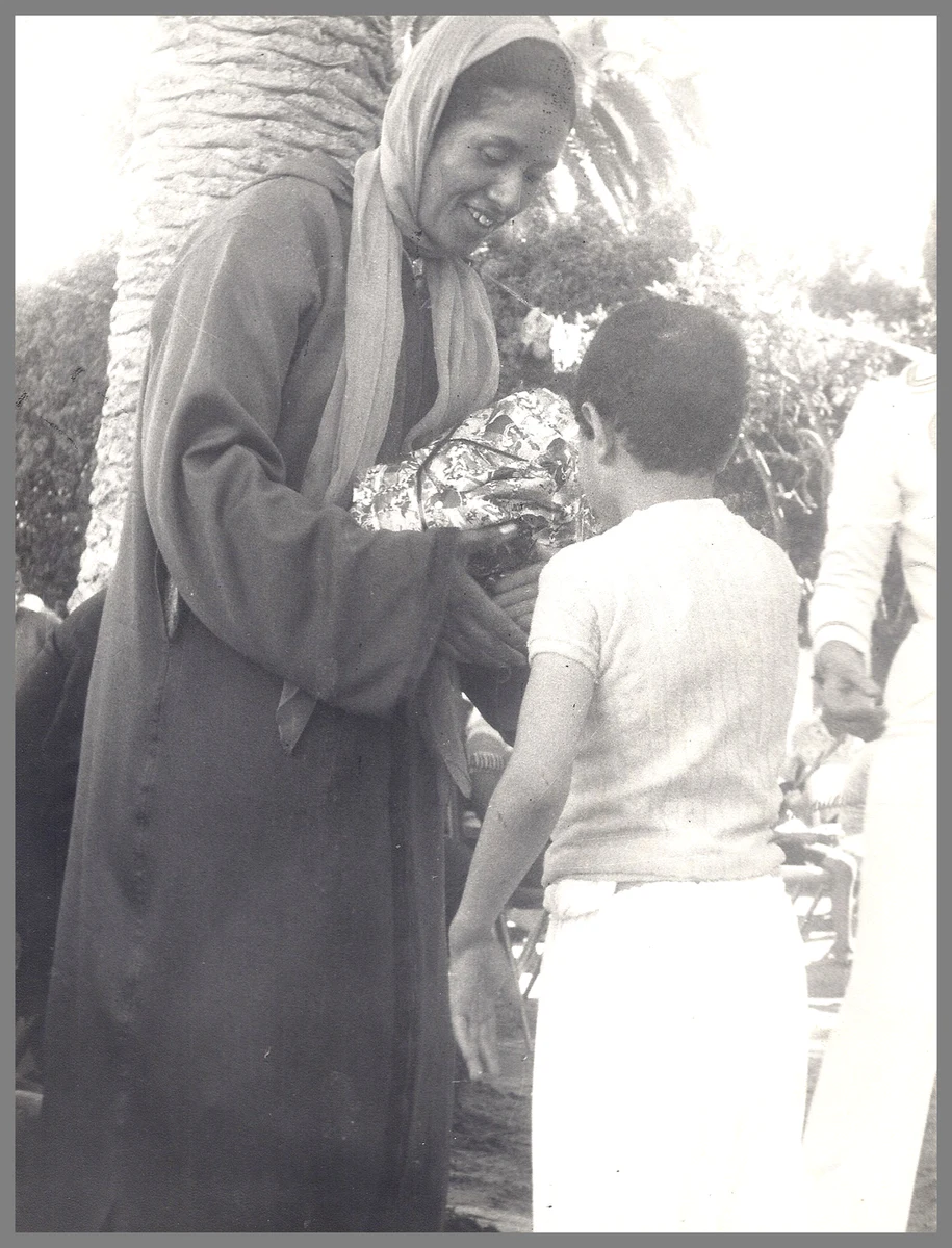 Remise des prix de la première fête de fin d’année de l’Association Al Manar en 1969
