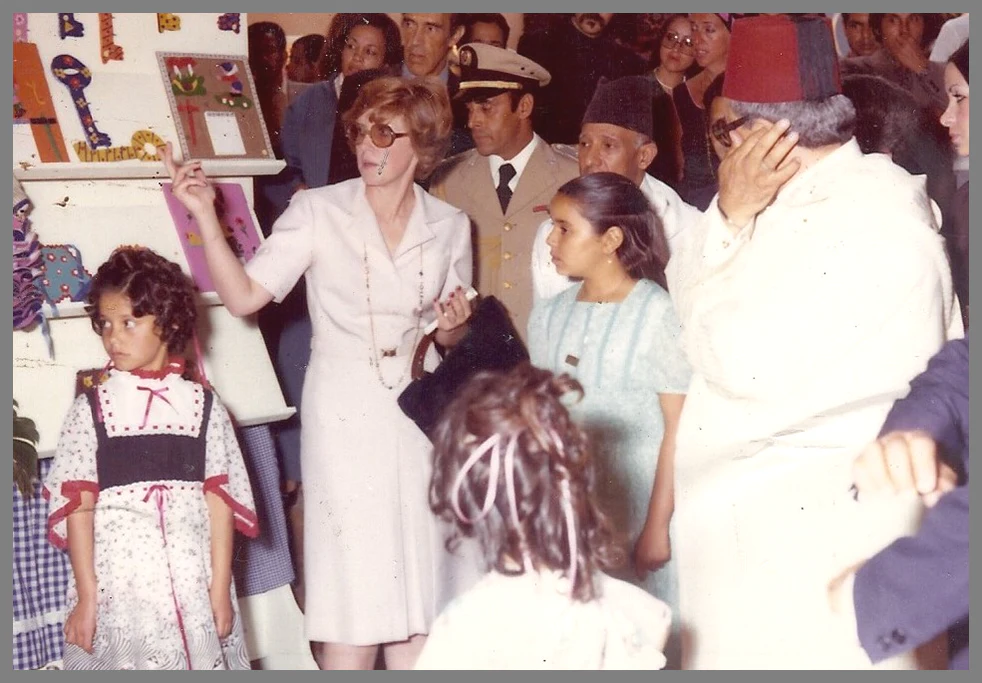Exposition des travaux des enfants de l’Association Al Manar à Bab Rouah en 1977