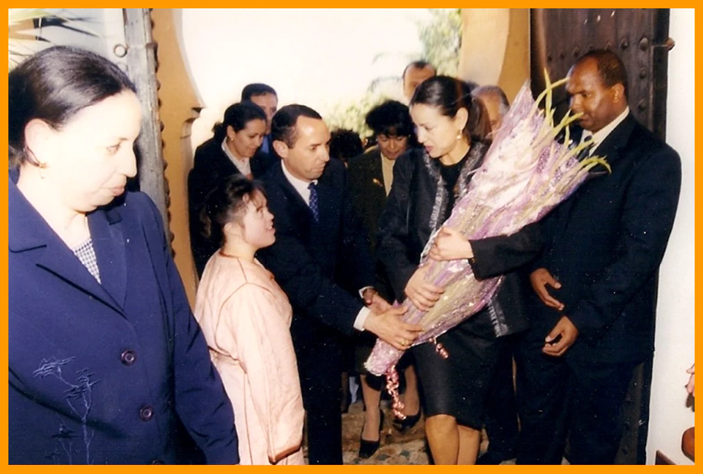 Inauguration de l’exposition de peintures du centre Al Manar en 2000